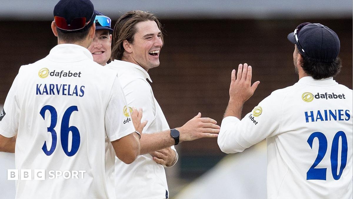 County Championship: Sussex beat Essex by 47 runs
