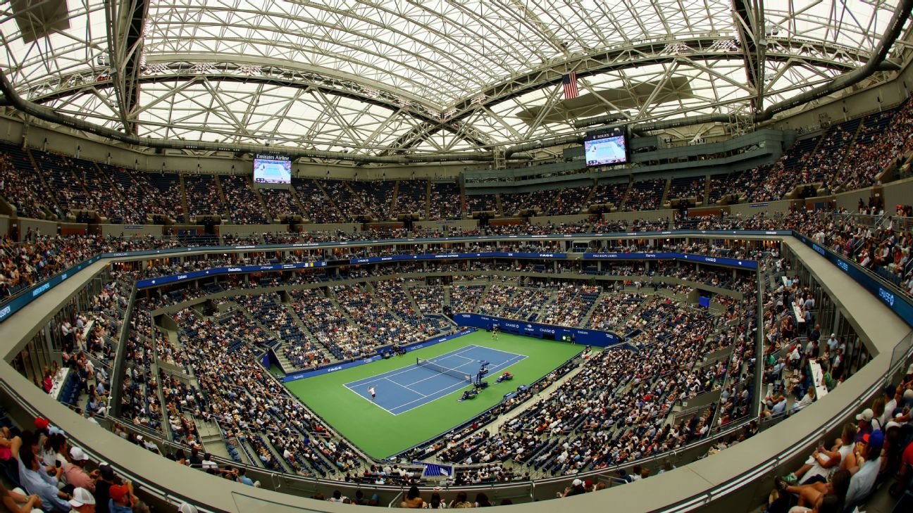 Is the US Open the loudest — and smelliest — of the majors?