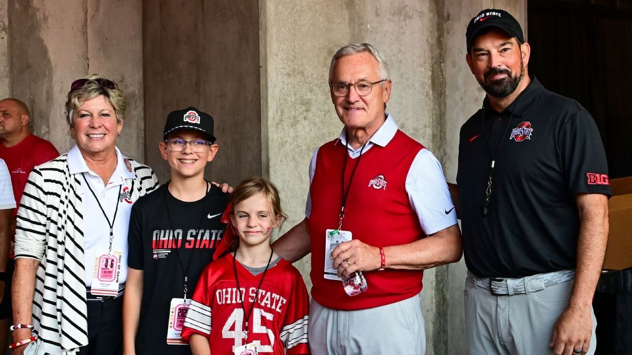 Former Ohio State coach Jim Tressel enshrined in ring of honor