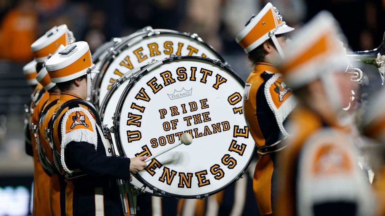 Tennessee football, band pay homage to Dolly Parton in Week 1