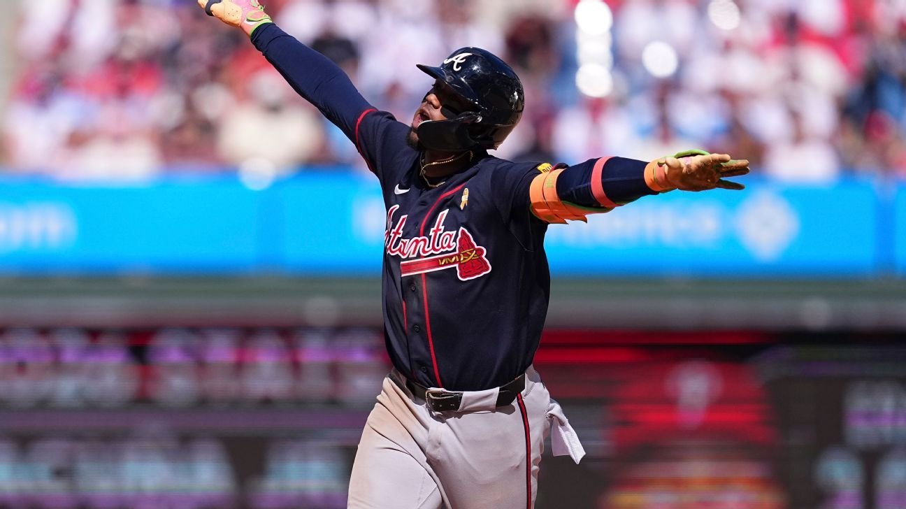 Braves’ Ronald Acuña Jr. does curtain call amid boos in Philly