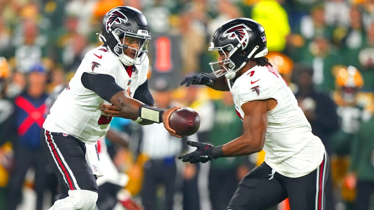 Falcons upset Packers in Michael Penix Jr.’s return from ACL