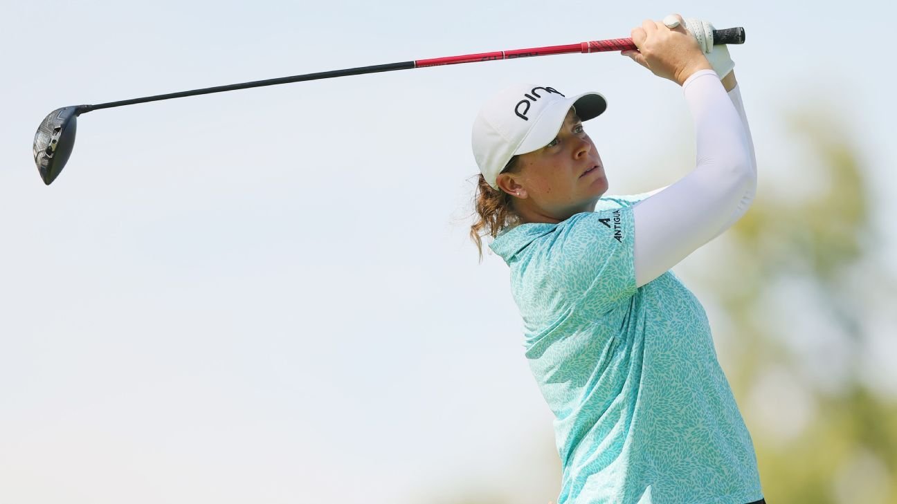 Coughlin first in LPGA history to open round with 9 straight birdies