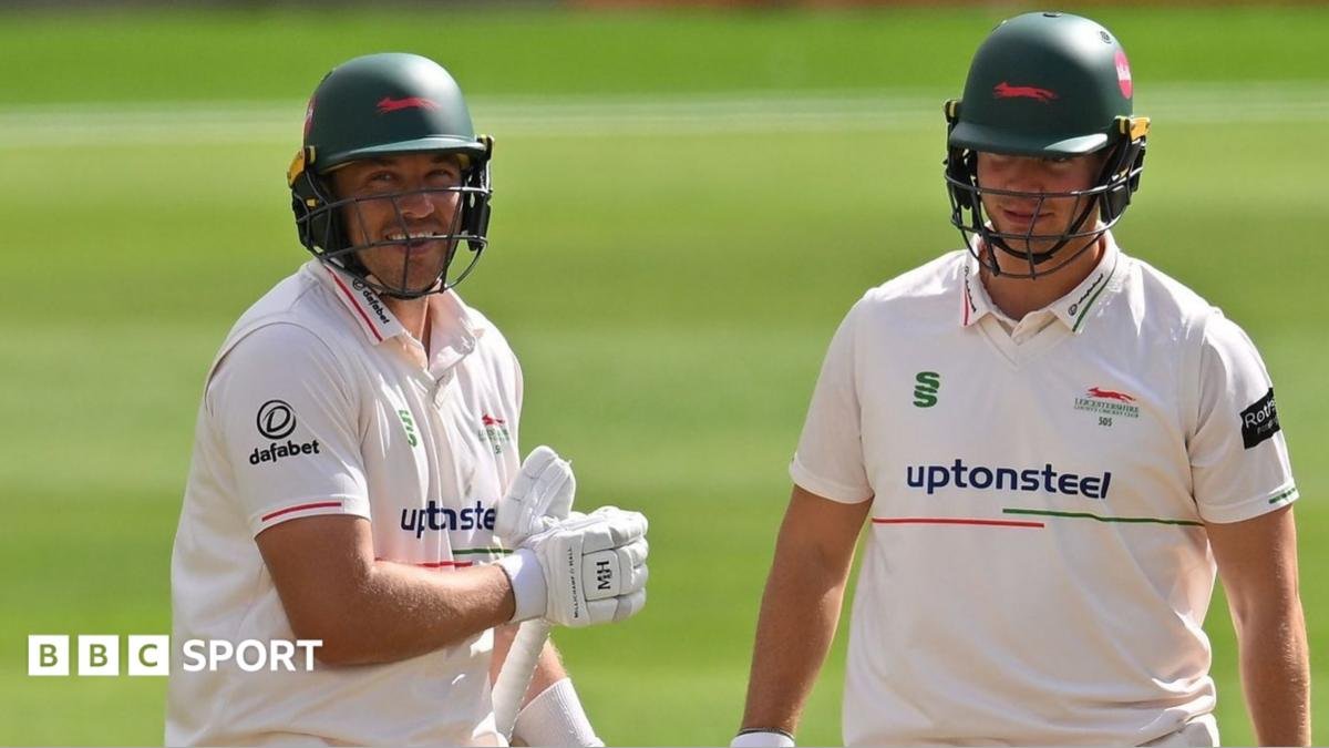 County Championship: Tom Scriven and Josh Davey help Leicestershire to draw at Notts