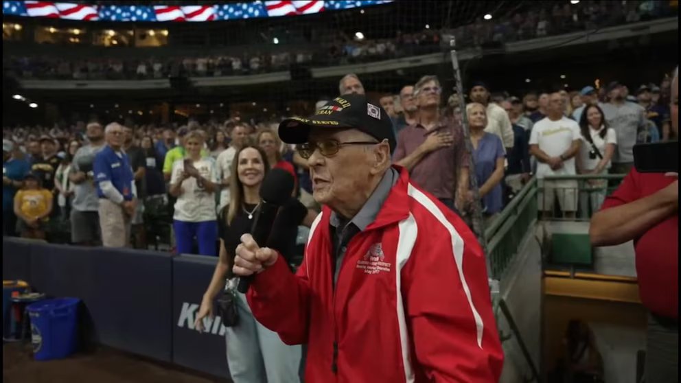WATCH:  David Muir shares moving moment WWII veteran sings at Milwaukee Brewers game