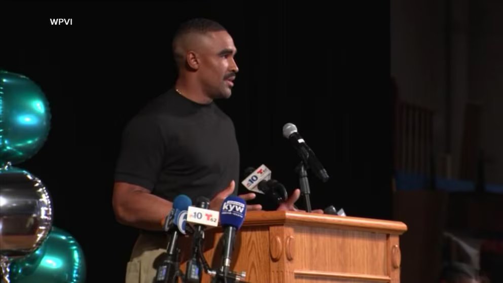 WATCH:  Jalen Hurts donates $600,000 to Philadelphia's largest school