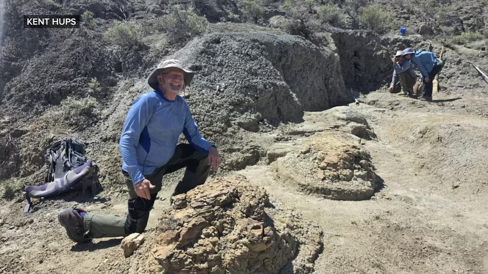WATCH:  High school teacher discovers T. rex tracks in North Dakota