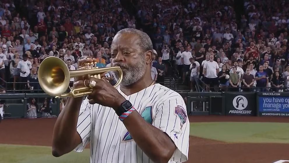 WATCH: Lucky trumpeter returns for Diamondbacks' World Series victory anniversary