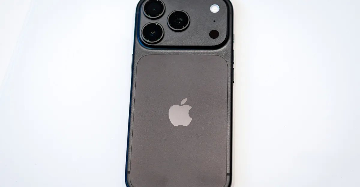 The black iPhone Pro returns