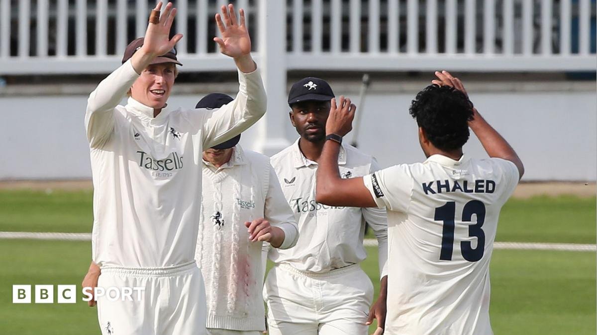 County Championship: Kent celebrate promotion with victory over Gloucestershire