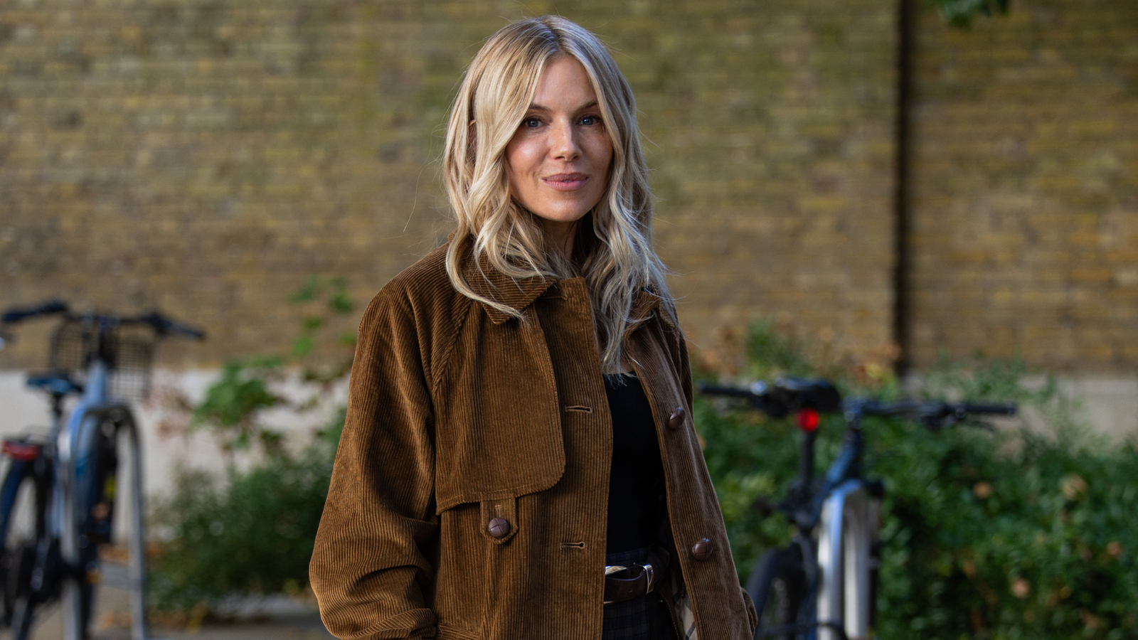 Sienna Miller’s Already Wearing Autumn’s Coolest Coat Trend