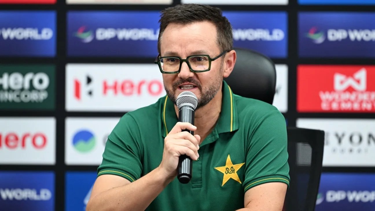 England vs Pakistan, 3rd Test – Hesson keeps his head down as Pakistan try to pick up the pieces