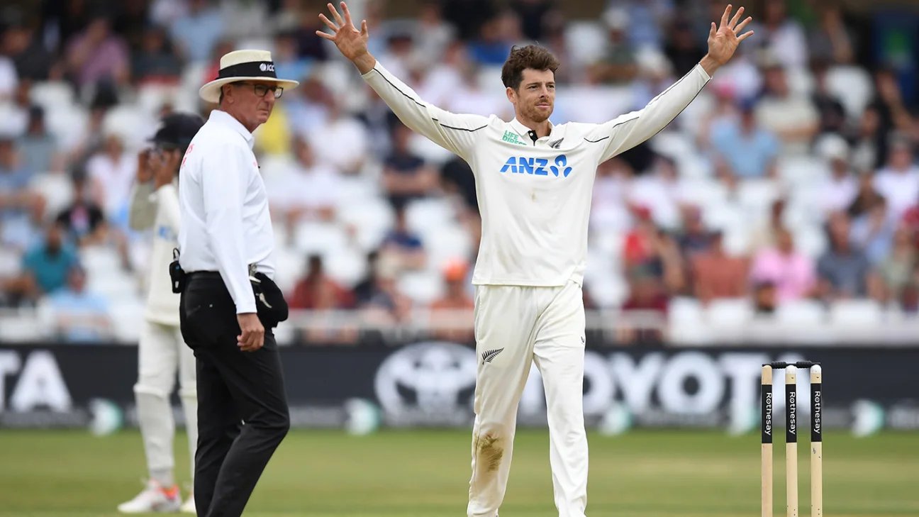 Mitchell Santner resists BBL temptation to put New Zealand first