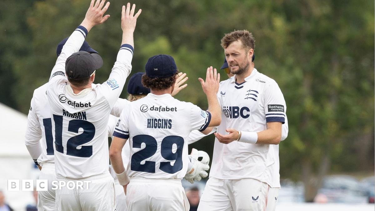 County Championship: Middlesex in control over Lancashire as 19 wickets fall