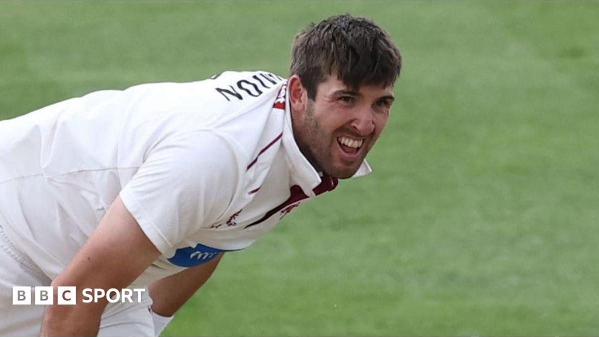 County Championship: Somerset beat Leicestershire to maintain title hopes