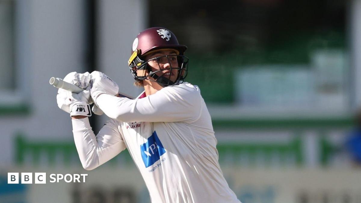 County Championship: Thomas puts leaders Somerset on top against Leicestershire
