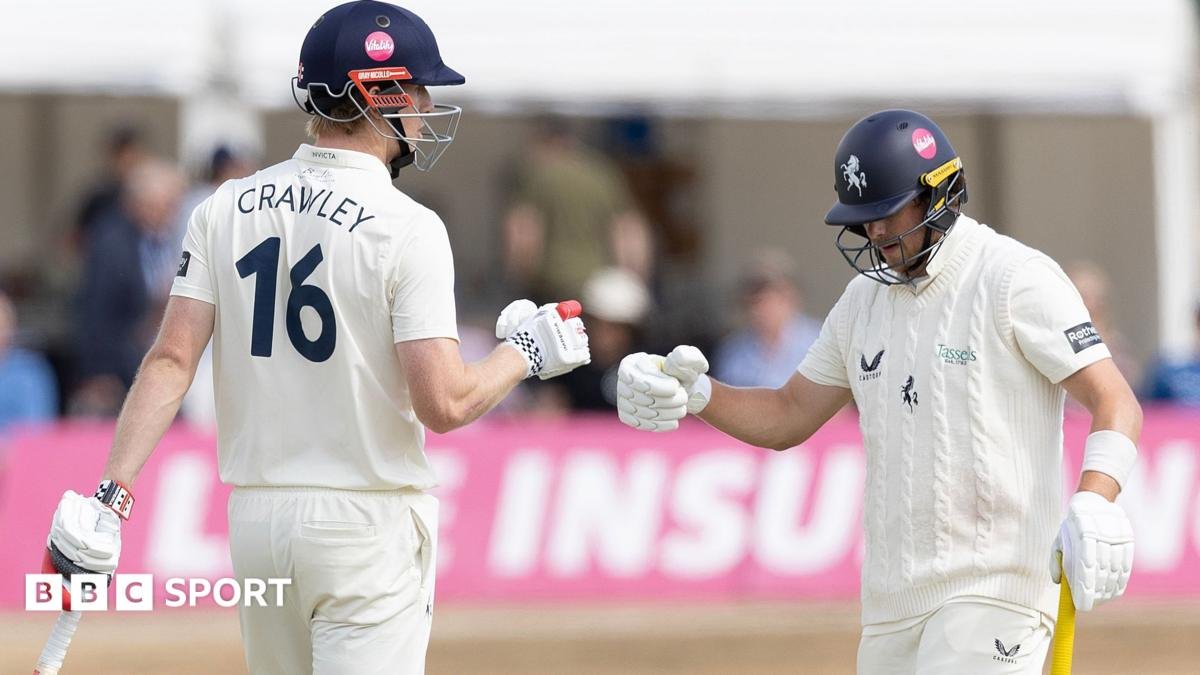 County Championship: Northeast and Crawley put Kent on top against Worcestershire