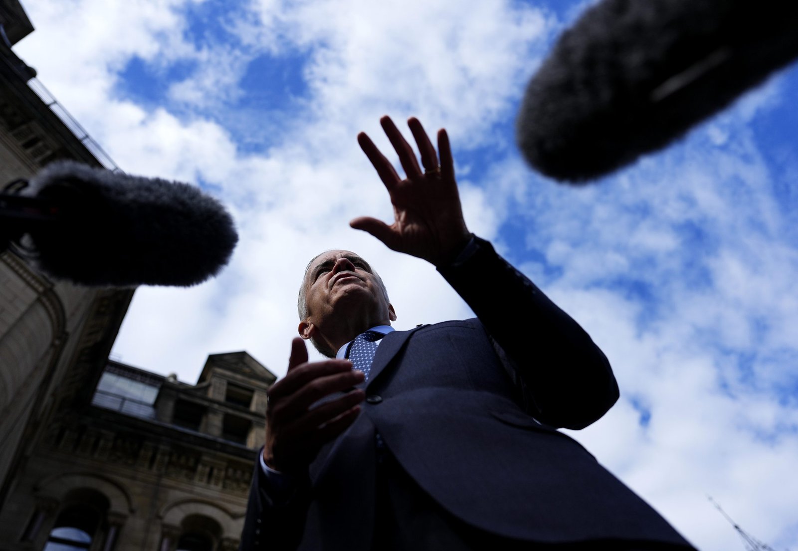 PM Carney heads to Thunder Bay to announce ‘historic investment in Canadian manufacturing’