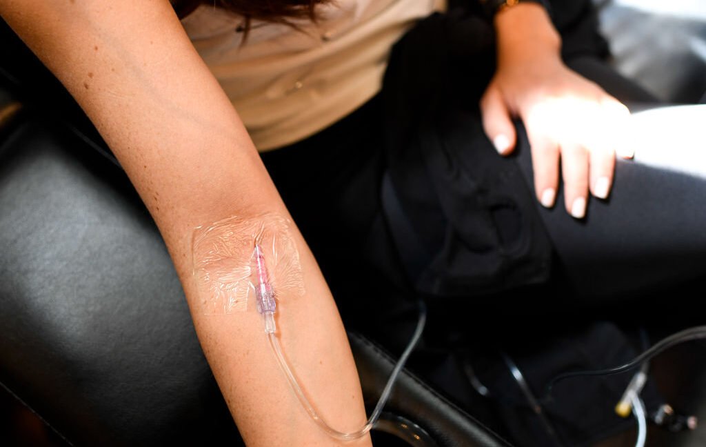 IV drips used for “detoxification” actually filled with toxins; dozens poisoned