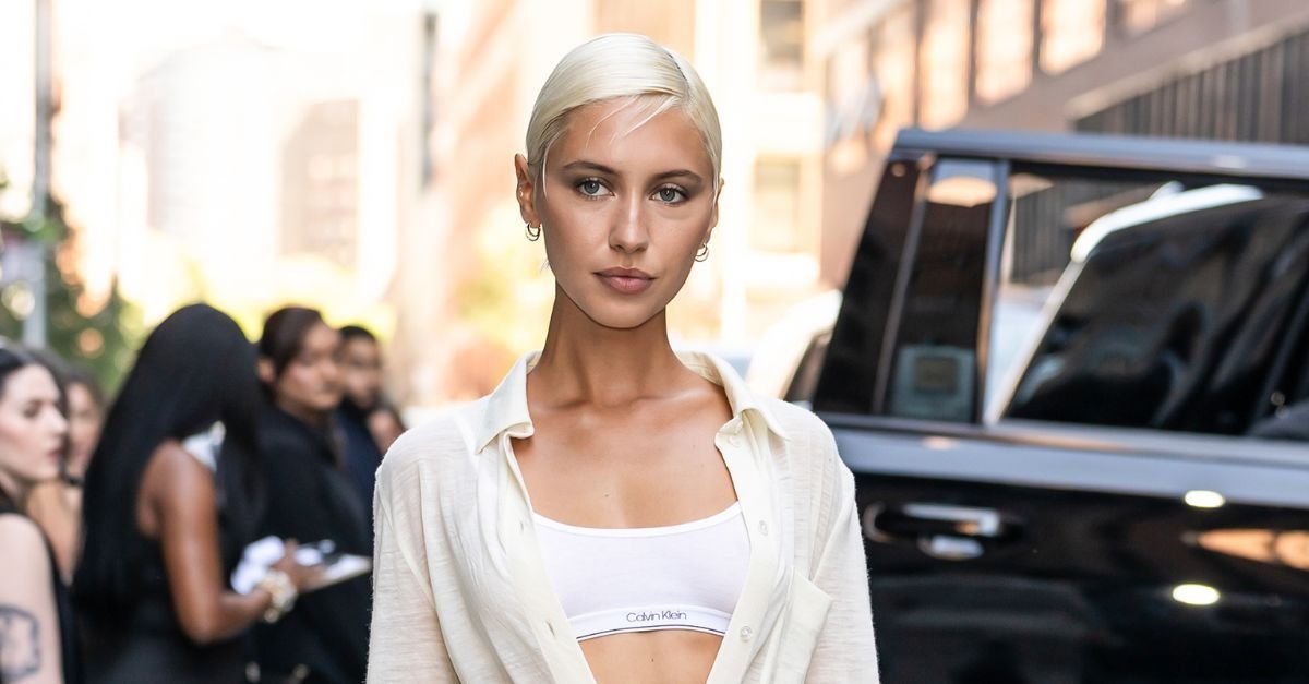 Iris Just Styled Leggings With Heels—It’s Shockingly Chic