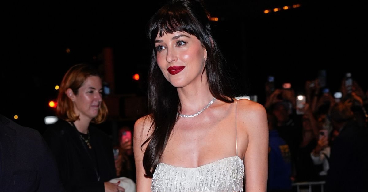 Dakota Johnson’s Red Carpet Glow Is by This Mom-Loved Brand