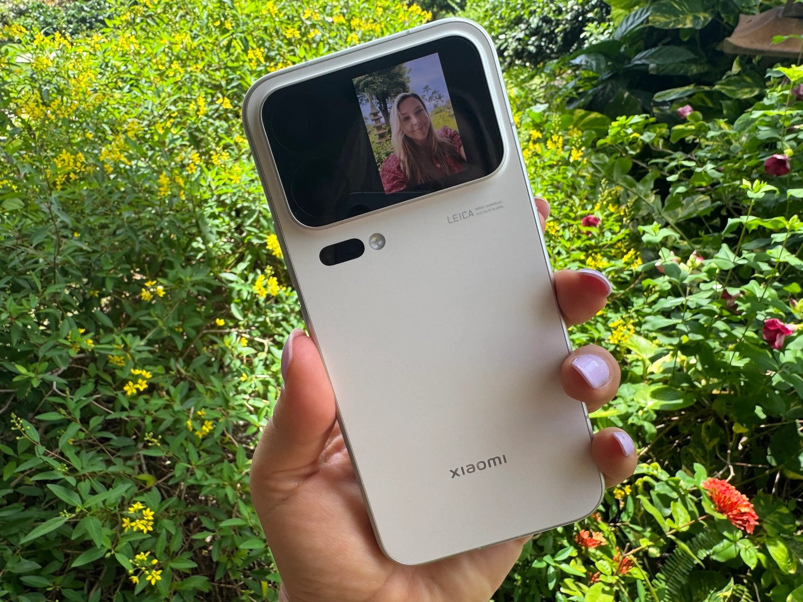 I’m Enamored With the Xiaomi 18 Pro Max’s Rear Second Screen