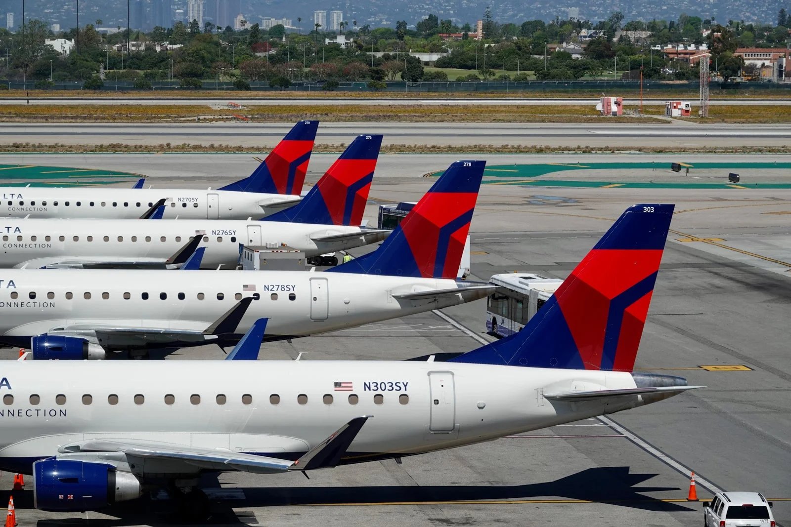 Delta adds new LAX route, bolsters service to 7 cities