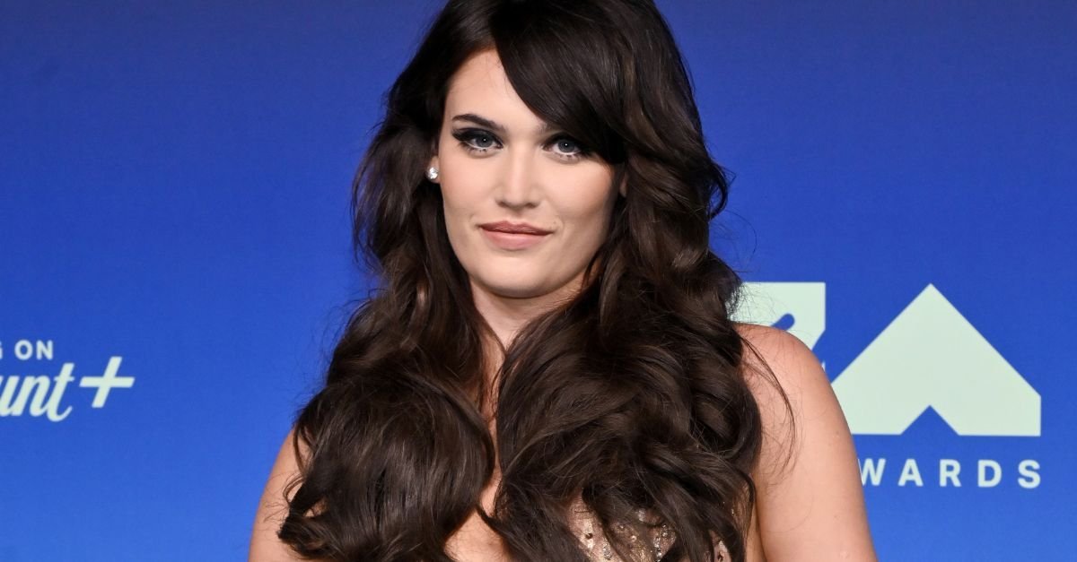 Sienna Spiro’s Hidden-Gem VMAs Manicure is So Bridal-Coded