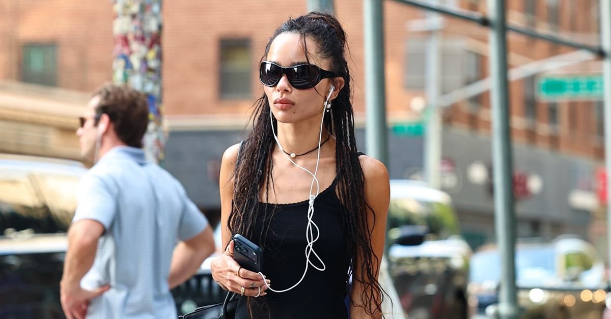 Zoë Kravitz Wore the Skirt-and-Flat-Shoe Combo NY Girls Love