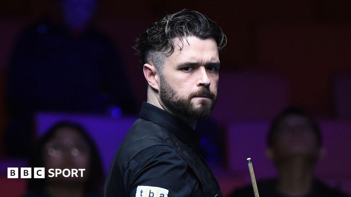 English Open: Zhao Xintong stunned by Oliver Lines in first round