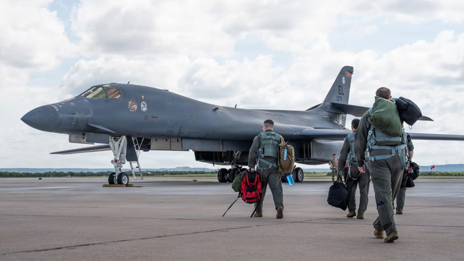 Inflatable Decoys & Dispersal: How Air Forces Now Protect Parked Aircraft