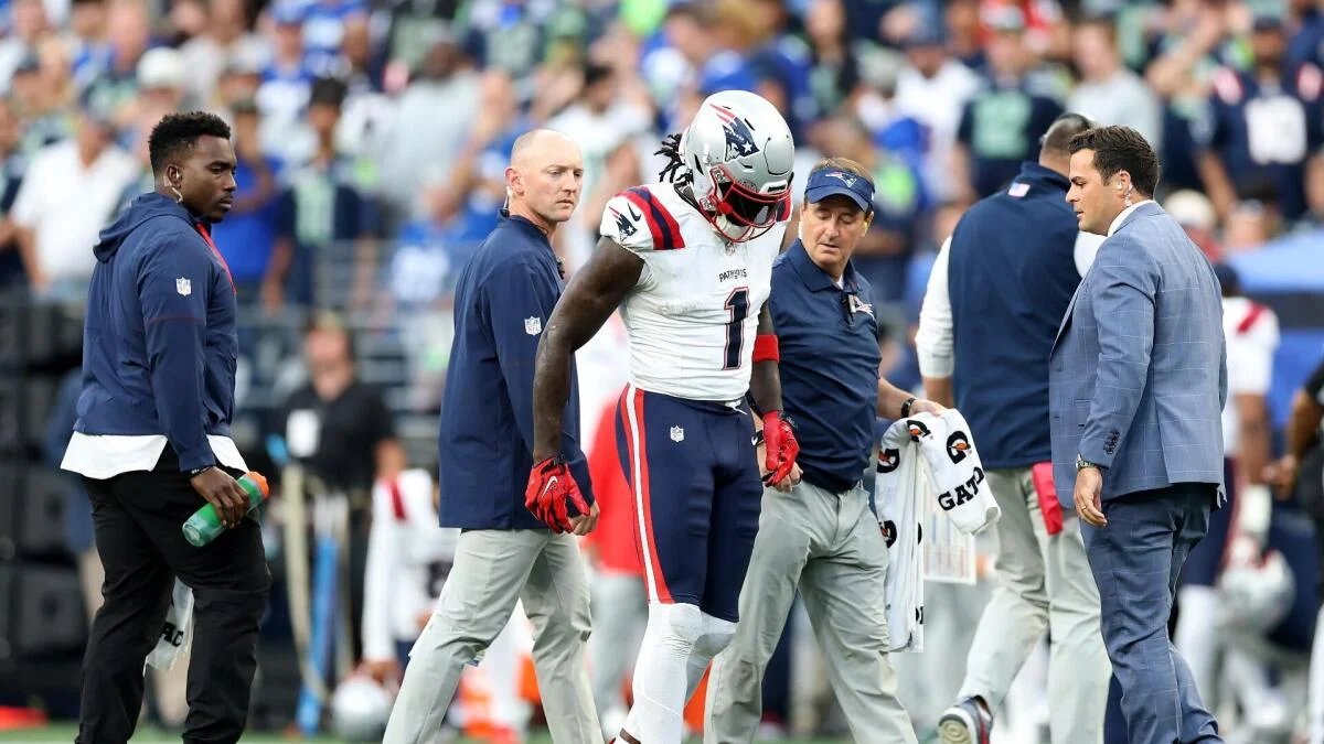 Patriots’ A.J. Brown injures ankle, misses most of second half in loss to Seahawks