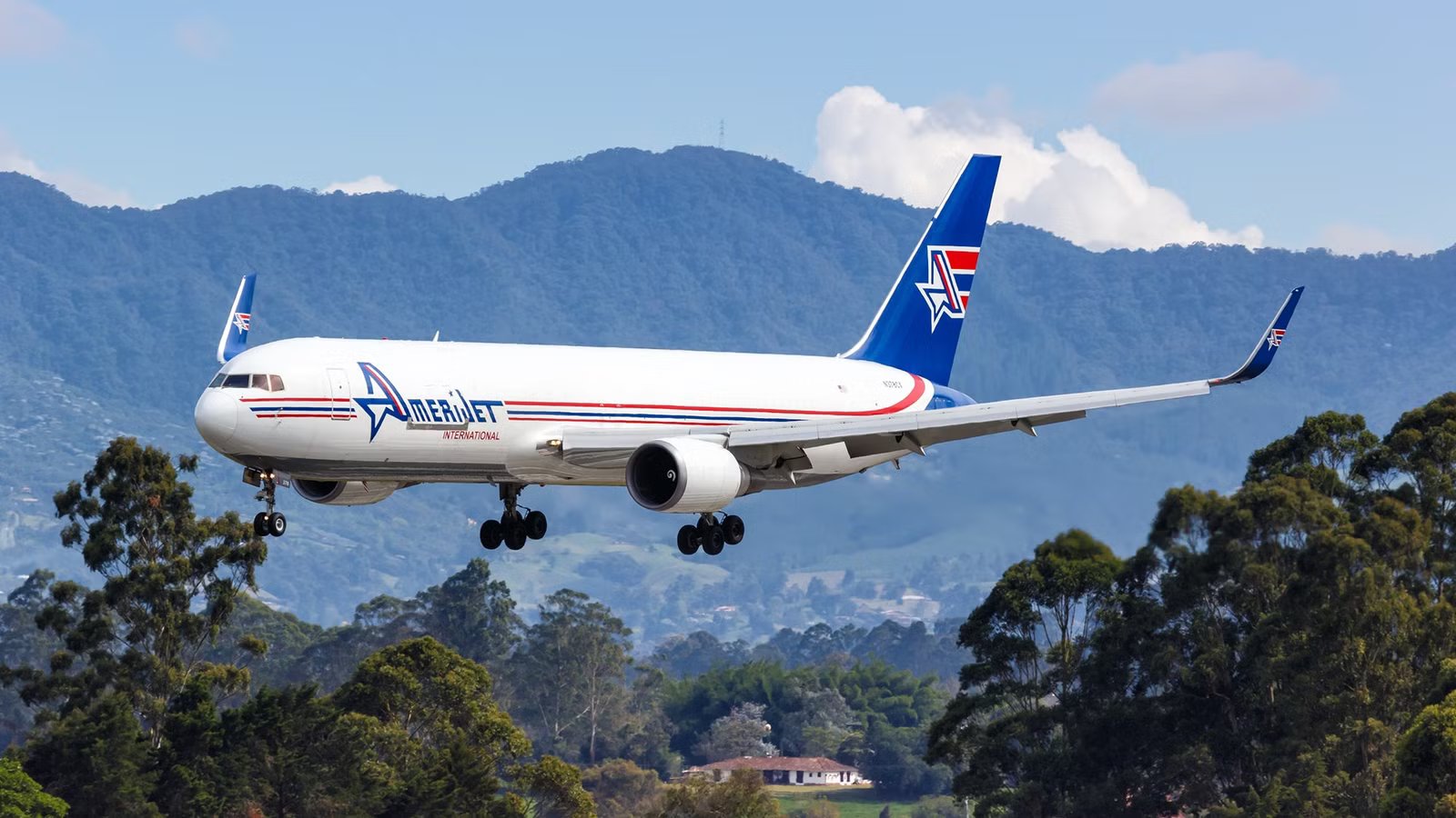 Another Cracked Fuselage: Amerijet Boeing 767-300F Damaged After Hard Landing In Guatemala