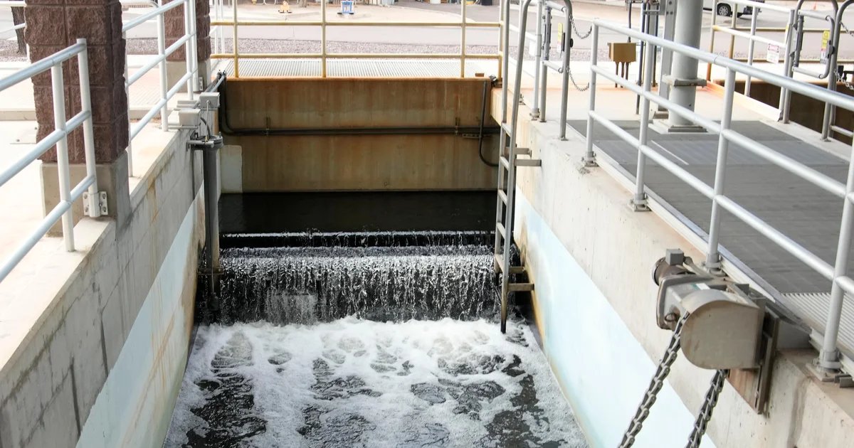 Election year “poop water” claims lead wealthy suburb to drop recycling plan