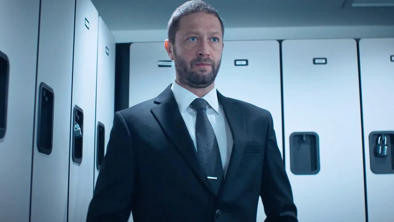 Ebon Moss-Bachrach in Final Talks for Heat 2 Role