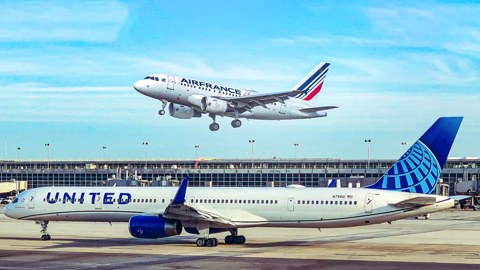 Boeing & Airbus Each Built A Passenger Jet That Only 3 Airlines Still Fly