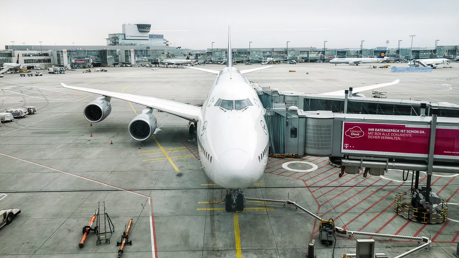 How Cabin Crew Rest & Sleep On The Boeing 747-8
