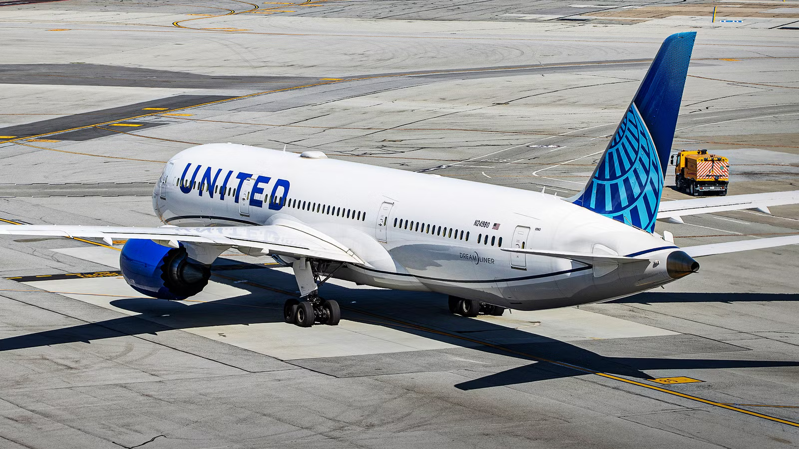 United Airlines’ Brand-New Boeing 787-9 Failed Its Highest-Profile Route Within Days
