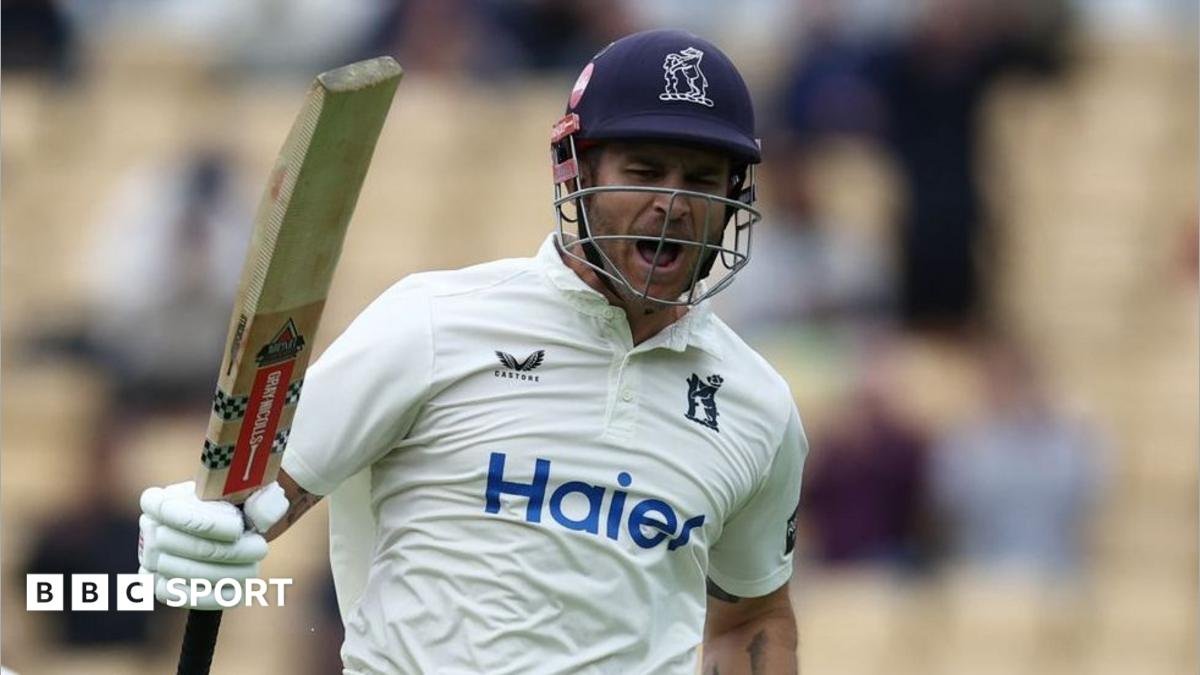 County Championship: Hain ton edges Bears nearer to 2026 title
