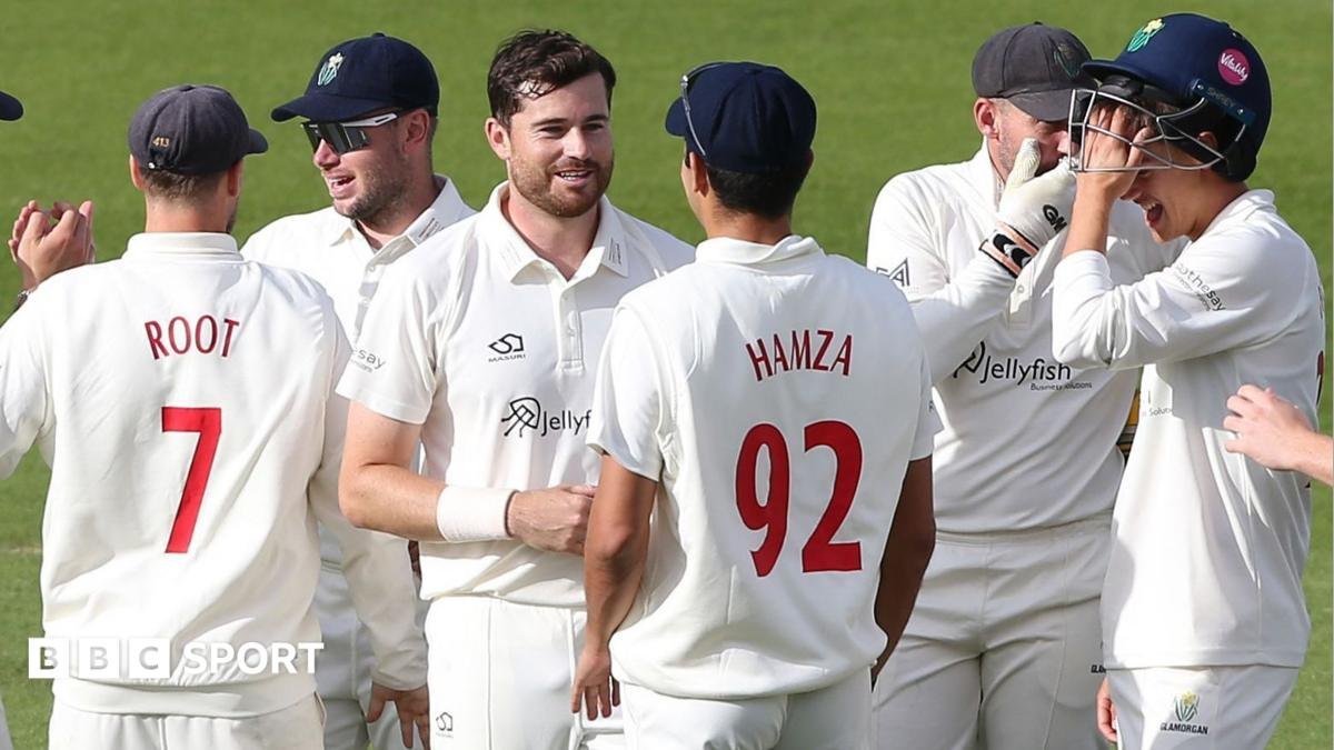 County Championship: Glamorgan beat Surrey to seal Divison One status