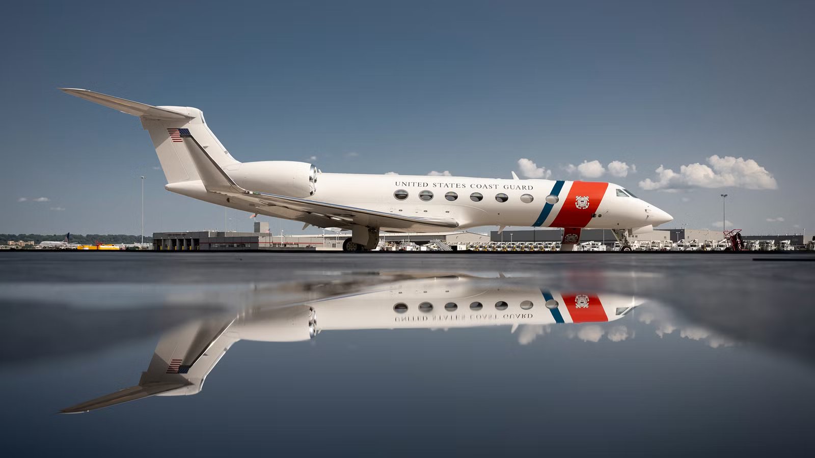 “Lost Our Right Engine”: Coast Guard Gulfstream Carrying DHS Chief Mullin Declares DCA Emergency