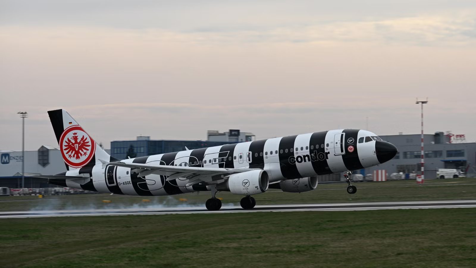 Condor A320 Misses Frankfurt Curfew By Seconds, Denied Landing At 875 Feet
