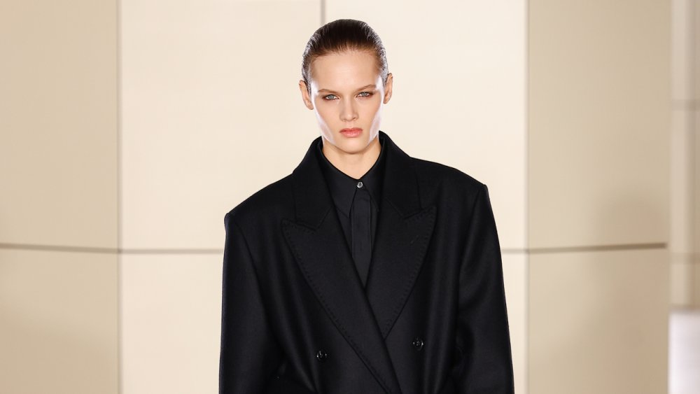 Cos Fall 2026 Ready-to-Wear Runway, Fashion Show & Collection Review