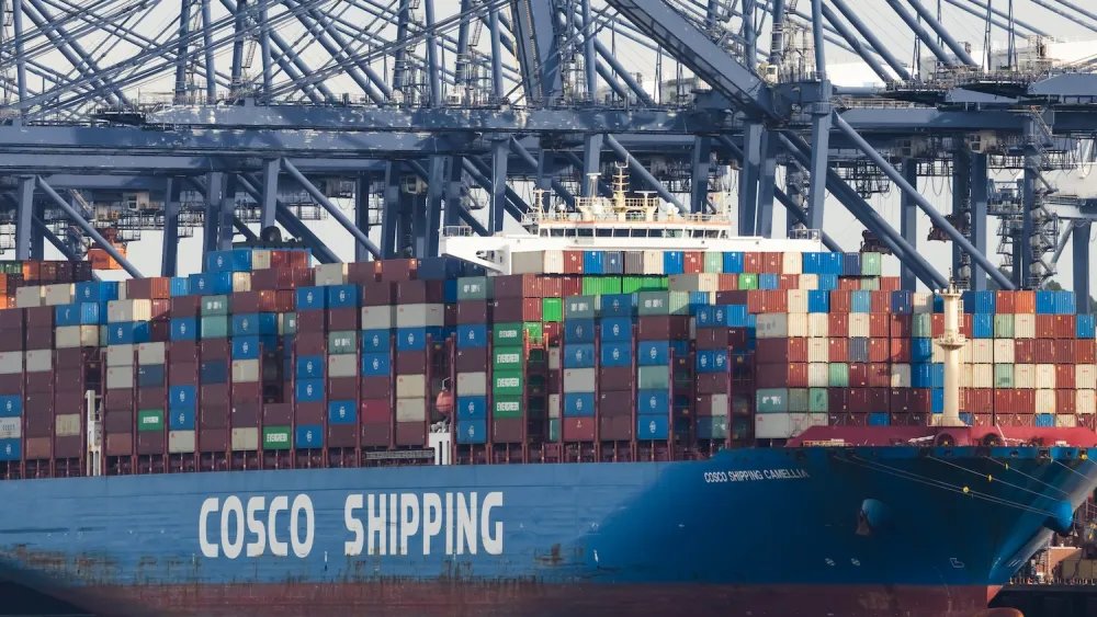 Shipping’s Suez Comeback Gathers Steam Despite Houthi Advance