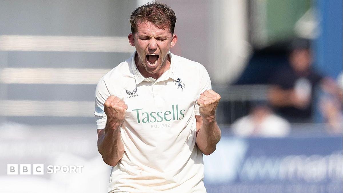 County Championship: Kent beat Worcestershire to boost promotion hopes