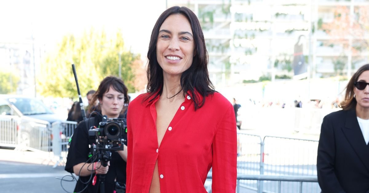 Alexa and Uma Are Already Wearing Winter’s Key Colour Trend