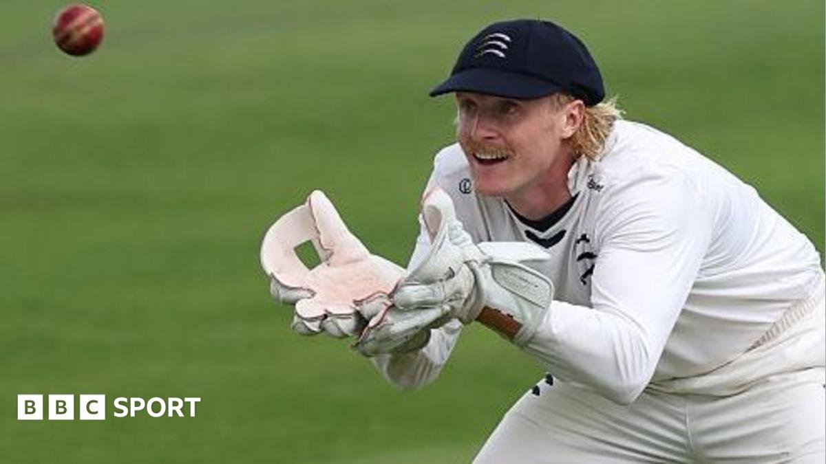 Harry Duke: Middlesex sign Yorkshire wicketkeeper after loan spell