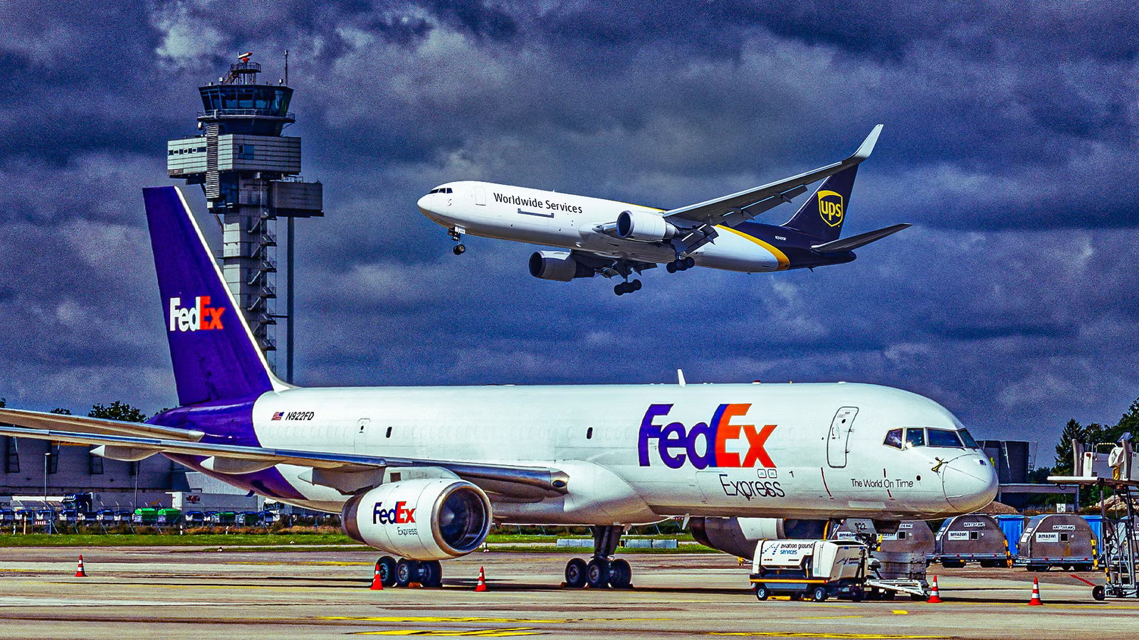 The Differences In Pilot Pay Between Cargo & Passenger Airlines