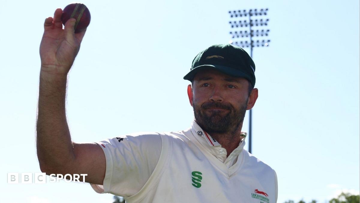 County Championship: Leicestershire v Hampshire – 17 wickets fall on day one