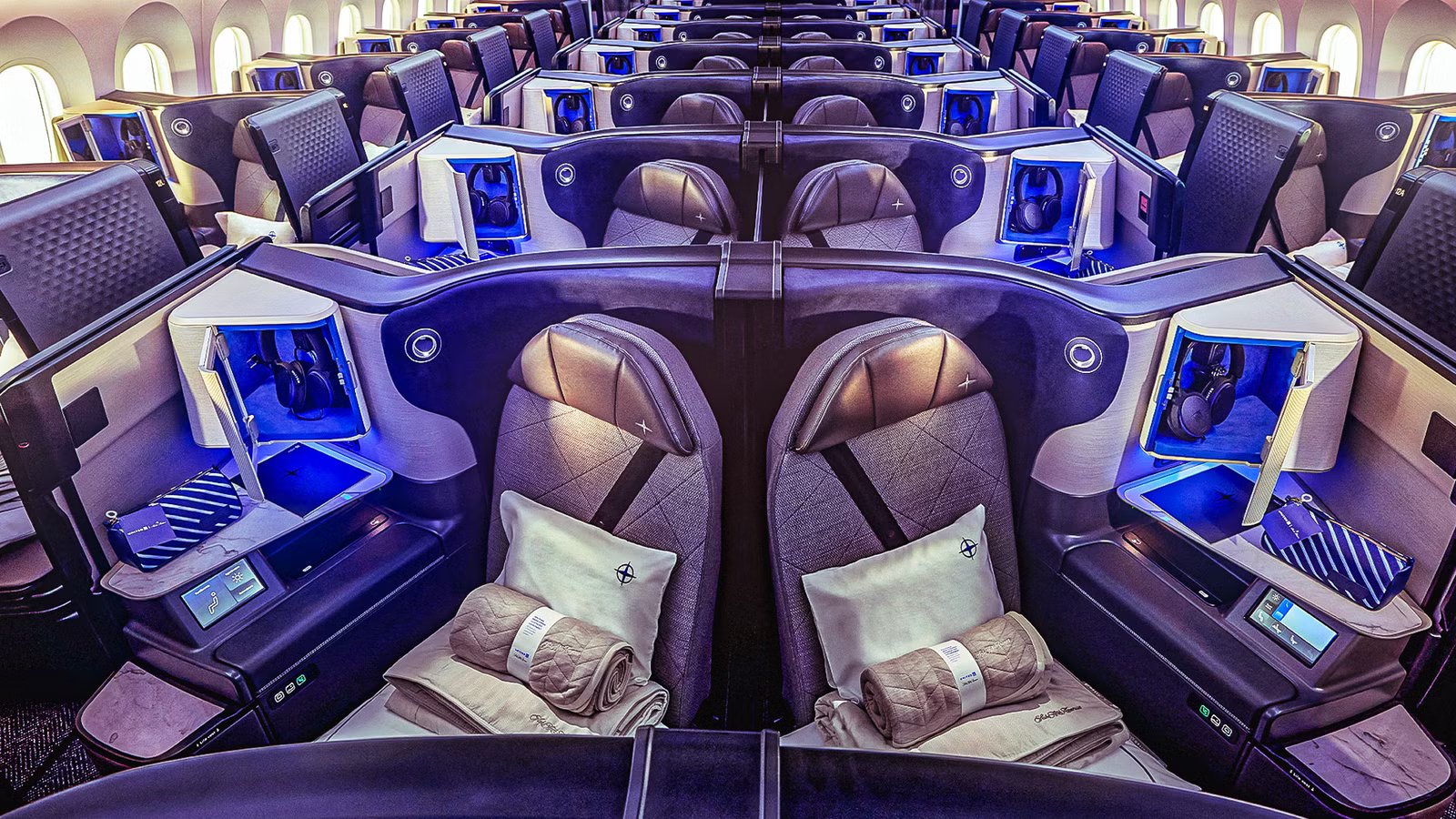 Flying Business Class For The 1st Time? Here’s What The Crew Is Noticing About You
